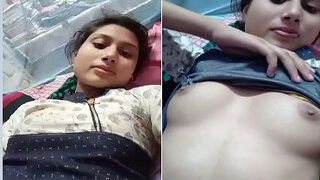 Desi Bhabhi Play With Her Boobs | Desi Viral MMS