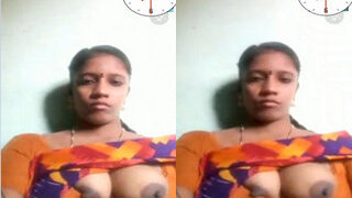 Desi Bhabhi Shows Her Boobs | Desi Viral MMS
