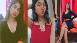 Sexy Desi Girl Shows Boobs | Desi Viral MMS