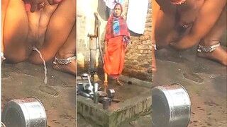 Desi Bhabhi Pissing | Desi Viral MMS