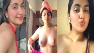 Beautiful Sexy Indian Showing Masturbating | Desi Viral MMS