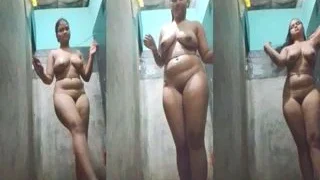 Sexy Desi Girl Bathing | Desi Viral MMS