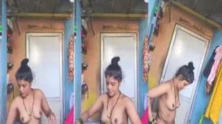 Sexy Desi Aunty Bathing Capture | Desi Viral MMS