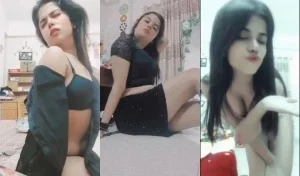 Horny Desi Girl Shows Her Nude Body And Fingering Part 4 | Desi Viral MMS
