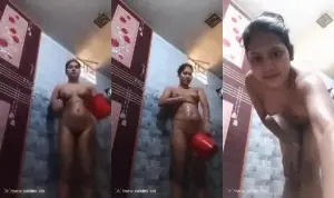 Desi Vlg Girl Shows And Bathing | Desi Viral MMS